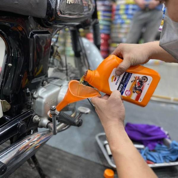 Repsol Moto Sintetico 4T 10W40 thay dầu tại BIKER SHOP HN