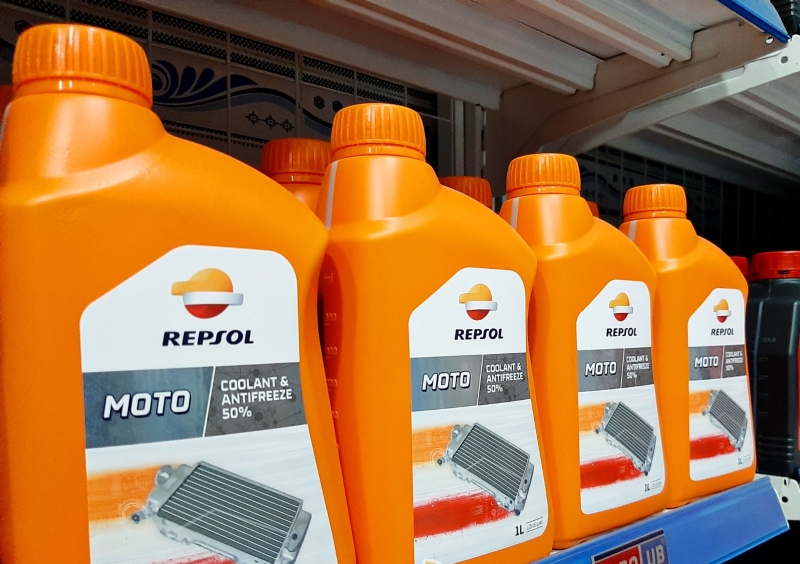 Repsol Moto Coolant and Antifreeze 50% có tại DẦU NHỚT BIKER SHOP