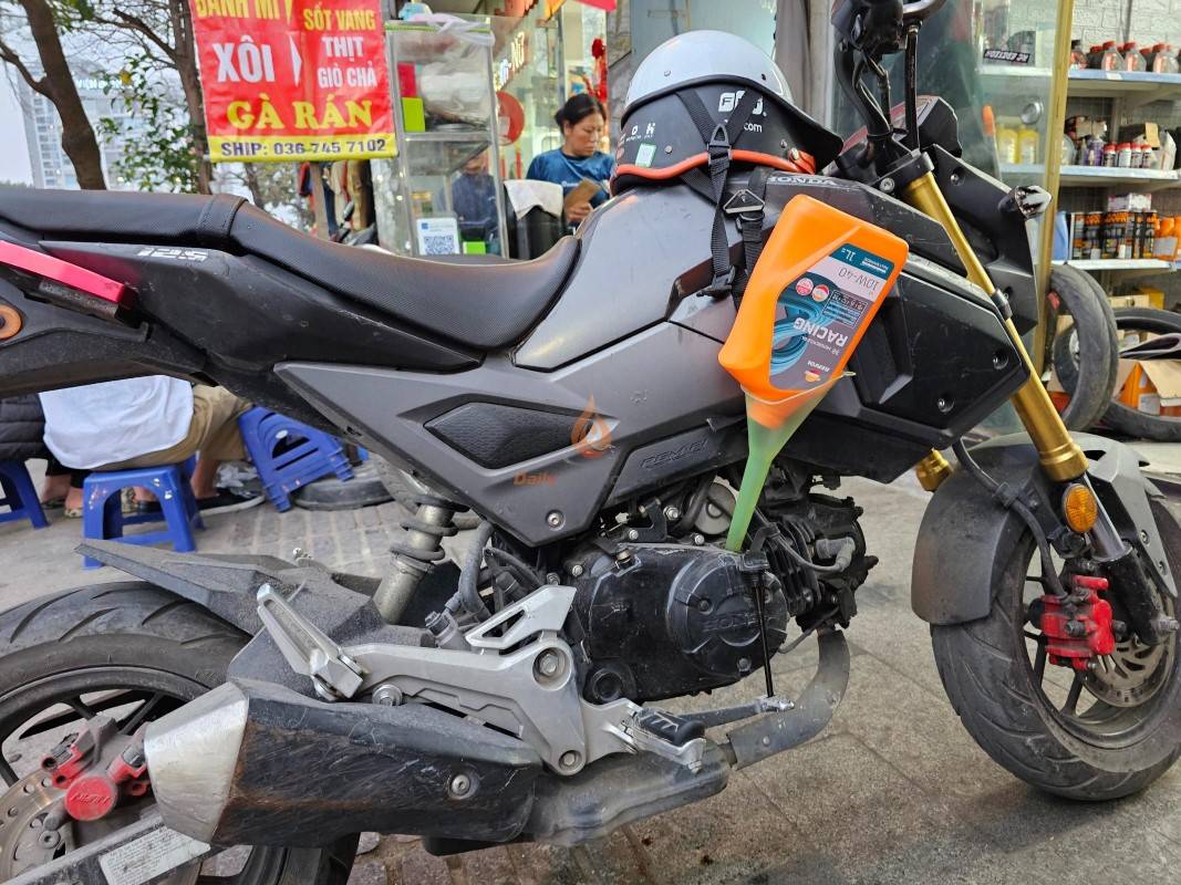 Top 5 dầu nhớt tổng hợp cho xe Honda CB350 H'Ness 16 Honda CB350 HNess thay nhớt Repsol Moto Racing 10w40