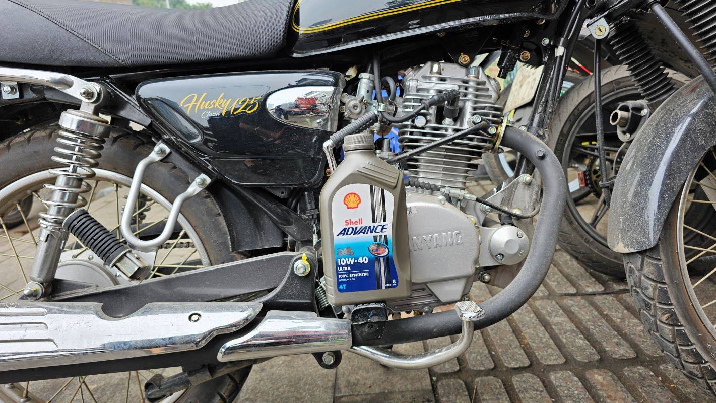 Top 5 dầu nhớt tổng hợp cho xe Honda CB350 H'Ness 15 Honda CB350 HNess thay nhớt Shell Advance Ultra 10w40