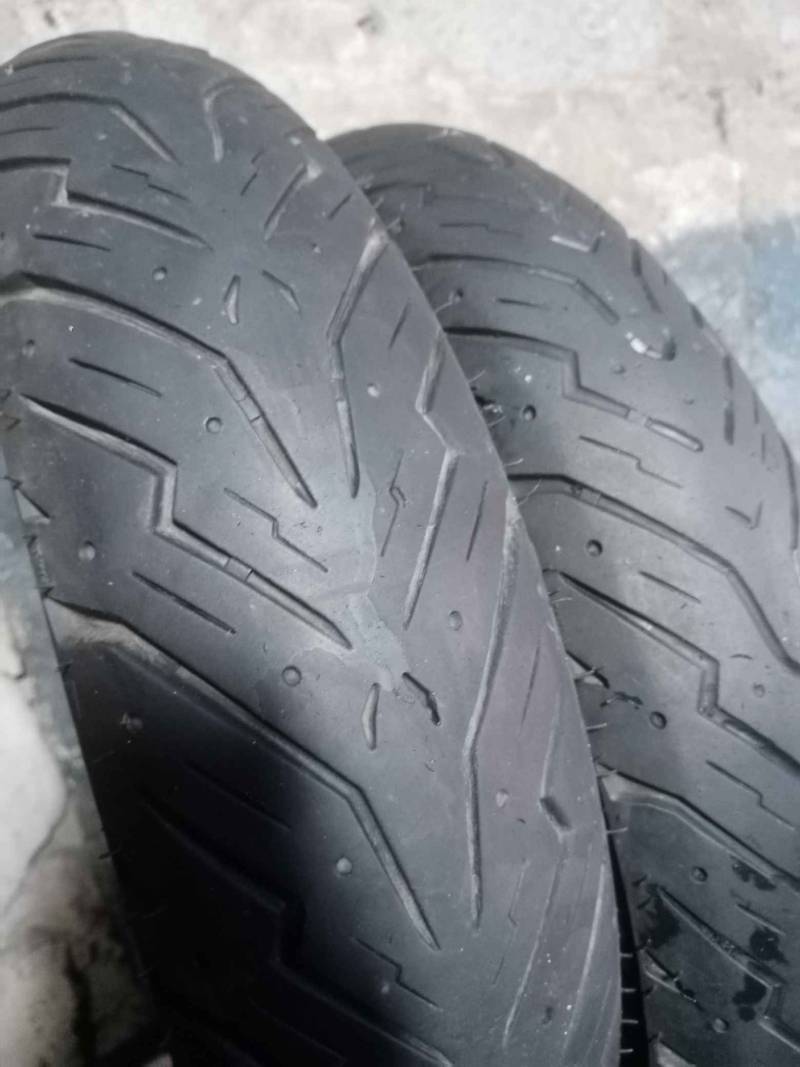 Vỏ Xe Pirelli Angel Scooter 90/90-12 khả năng bám đường tốt, khả năng xử lý linh hoạt và độ bền cao