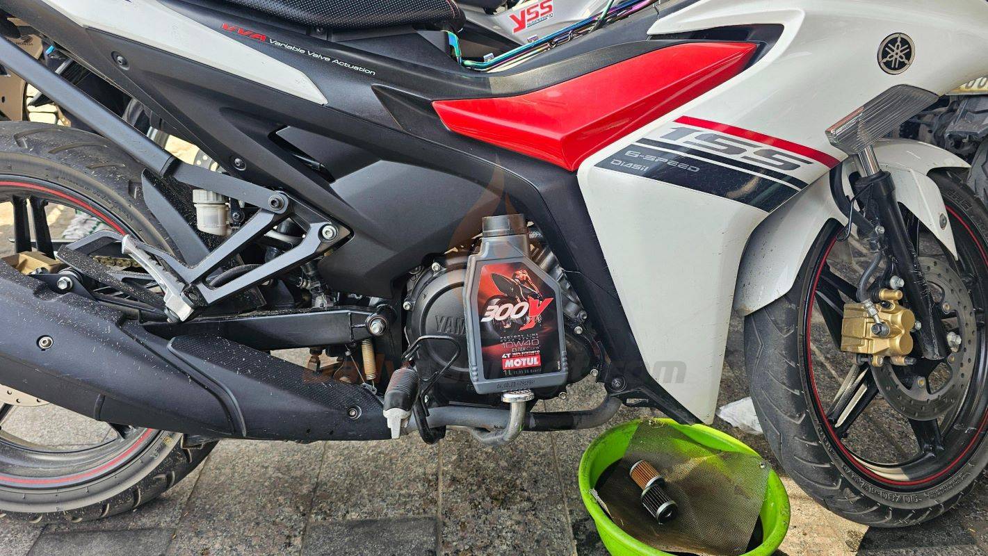 Exciter 155 VVA thay nhớt Motul 300v tại Biker Shop Hà Nội