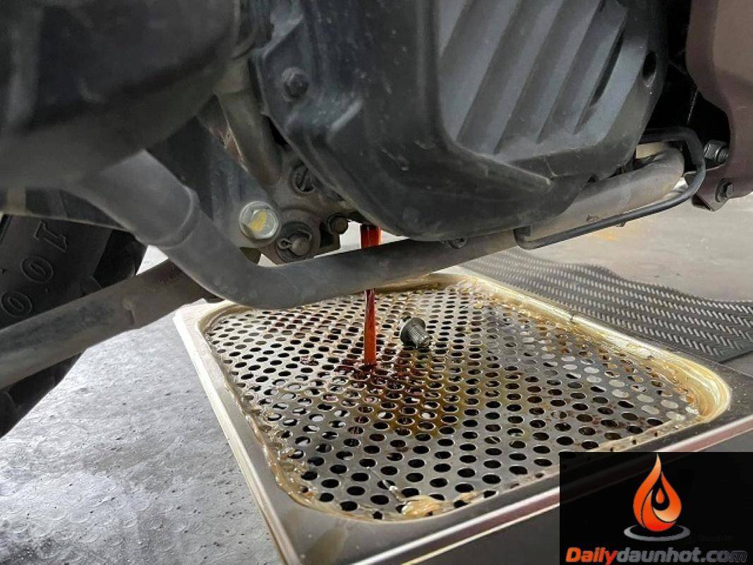 Xả nhớt cho xe Honda SH Mode