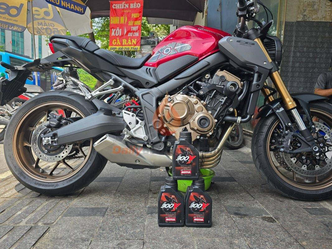 Thay Nhớt cho Honda CB650R tại Biker Shop Hà Nội