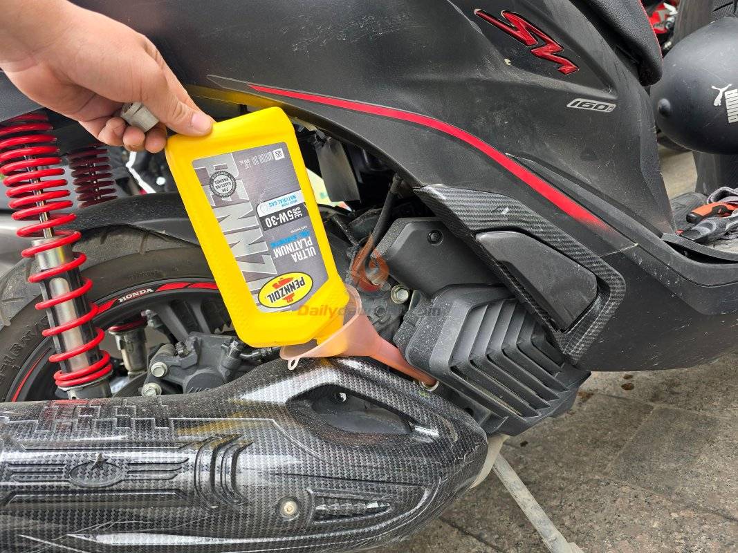 Honda SH350i 2025 Thay Nhớt Pennzoil Platinum Utltra 5w30